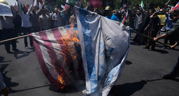 Americký úder na Irán: Začátek vyjednávání, nebo krvavé odvety? Blízký východ mění pravidla hry