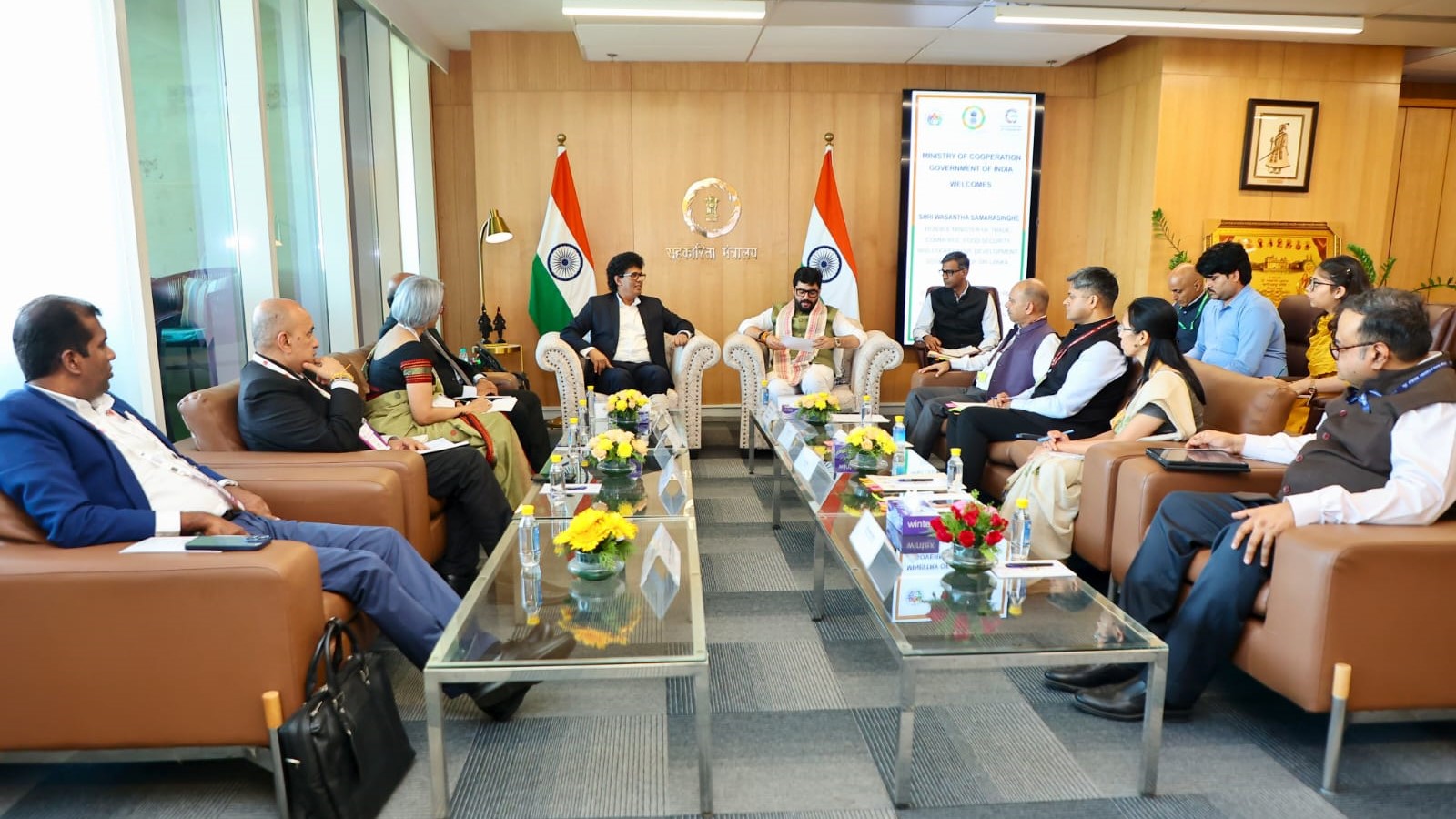 Sri Lanka trade minister meets Indian counterparts | EconomyNext